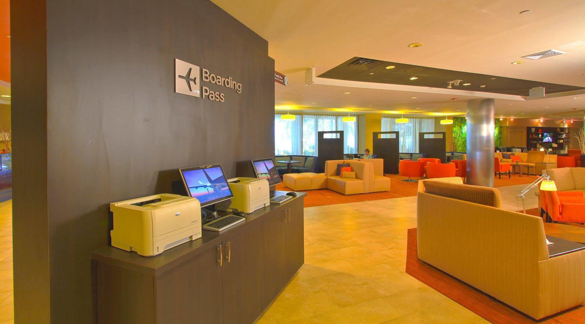 فندق Courtyard By Marriott New York Laguardia Airport المظهر الخارجي الصورة
